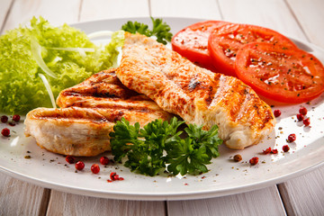 Grilled chicken fillet and vegetables 
