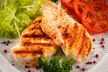 Grilled chicken fillet and vegetables 
