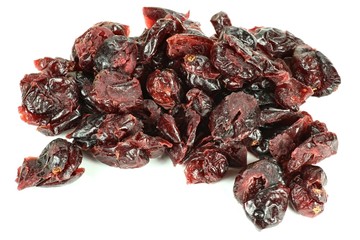 getrocknete Cranberries isoliert auf weißem Hintergrund