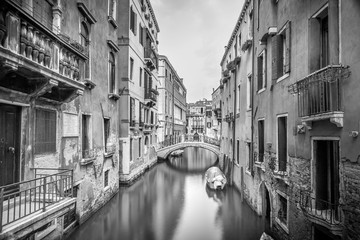 Fototapety  Wąski kanał w Wenecji
