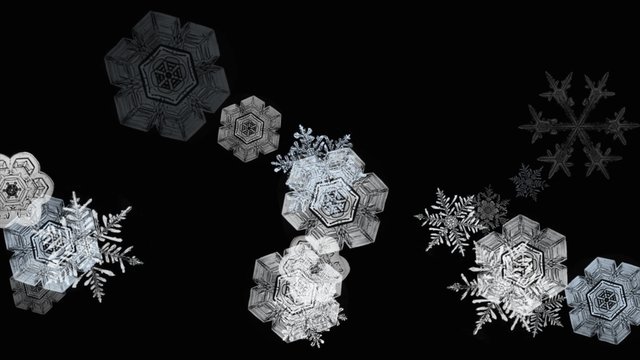 Крупные снежинки падают, зацикленная анимация с альфа каналом.