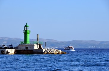 Маяк на волноломе