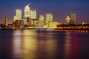 Fototapeta na wymiar London Canary Wharf and Thames at night