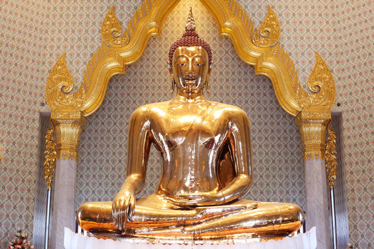 famous golden buddha in thailand