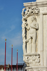 Obraz premium Eve and the snake in a detail of the beautiful Doge's Palace in