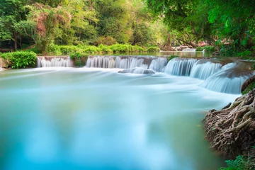 Fototapeten Schöner Wasserfall im Wald bei Namtok Chet Sao Noi Sarabur © powerbeephoto