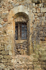 Fototapeta na wymiar Porte e finestre