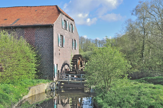 die Leuther M&uuml;hle an der Nette bei Nettetal im Schwalm-Nette Naturpark,Niederrhein,NRW,Deutschland