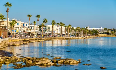 Foto op Plexiglas Cyprus Uitzicht op de dijk bij de haven van Paphos - Cyprus