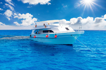 Fototapeta na wymiar White yacht in the blue tropical sea