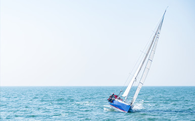Fototapeta premium Sportsegler vor Helgoland