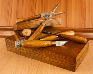 repair tool, handles made of oak, box made of oak