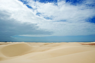 Fototapeta na wymiar Le dune di sabbia di Stero, nell'area protetta della spiaggia di Aomak, isola di Socotra, Yemen, deserto, sabbia