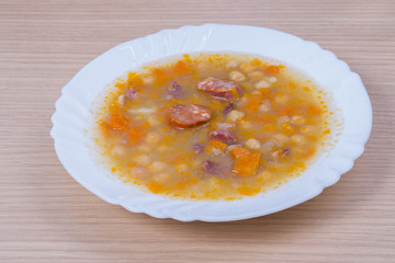 Plato de garbanzos.