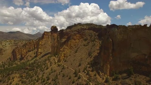 Aerial Oregon Smith Rock State Park
Aerial video of Smith Rock state Park in Oregon 