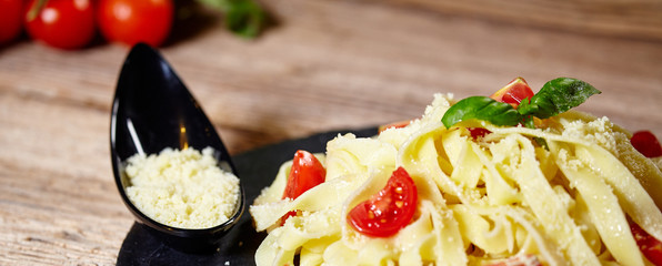 macaroni with tomato and basil
