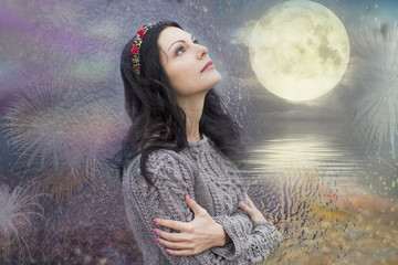 The woman and the full moon, in anticipation of the full moon