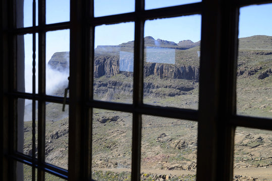 Fototapeta Sani Pass through a window, Lesotho