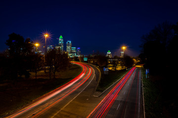 Obraz premium Traffic during the evening rush hour commute in Charlotte, North Carolina 