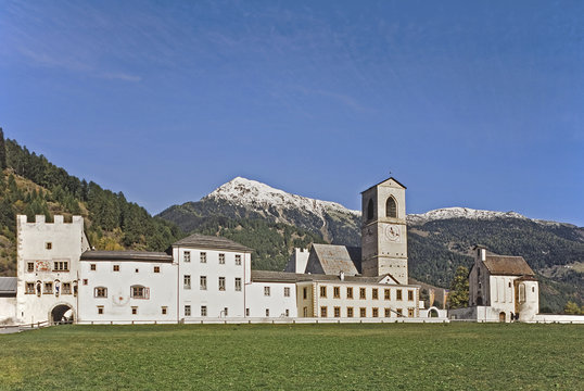Kloster St.Johan vor Sesvenna Gruppe,Schweiz
