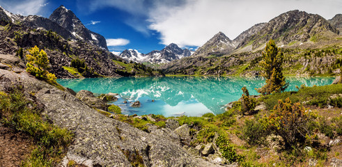 Fototapeta na wymiar Panorama of beautiful lake in mountain valley