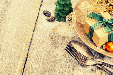 Christmas table setting in gold and green tone