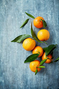 Organic mandarin oranges with leaves
