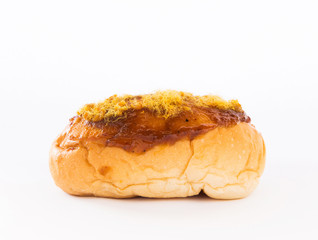 Bread topped with chili. And sprinkle with shredded pork.