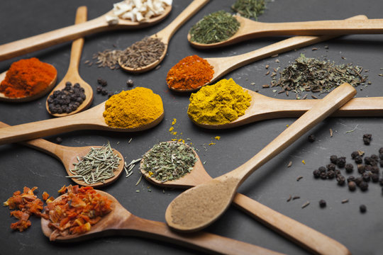 Powder spices on spoons and bowl