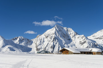 Fototapeta na wymiar lodge winter landscape