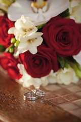 wedding rings and roses bouquet