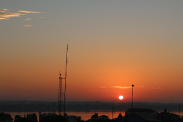 Naklejka premium Sunrise over Mekong River in a Mukdahan city skyline