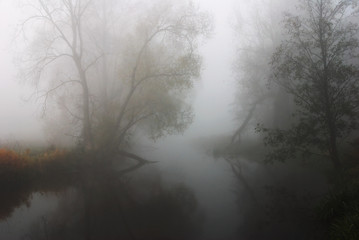 Fototapeta na wymiar Jesienna rzeka