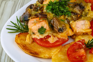 Roasted salmon with potato and tomato