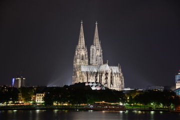 Kölner Dom bei Nacht