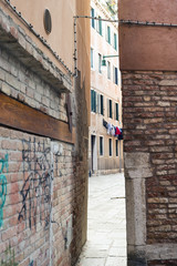 Obraz na płótnie Canvas narrow gap in Venice