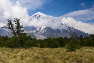Fototapeta premium Śnieg na szczycie Vulcano