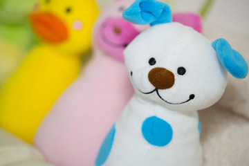 Мягкие цветные игрушки в виде животных - собака, свинья и утка