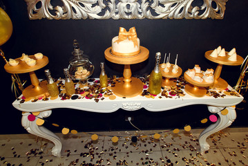 stylish luxury decorated candy bar with frosting cake at the gol © sonyachny