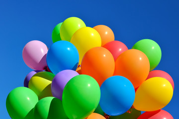 Fototapeta na wymiar multicolored balloons in the city festival