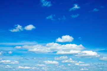 clouds in the blue sky