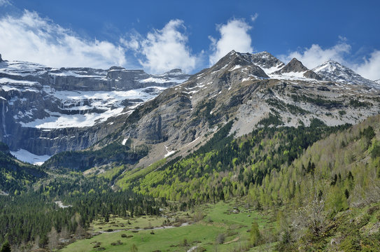 Spring view of the cirque of Gavarnie
