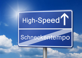 High-Speed statt Schneckentempo Schild