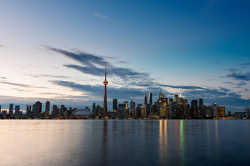 Fototapeta na wymiar Toronto skyline at dusk