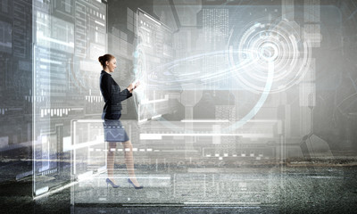 Obraz premium Woman using modern technologies