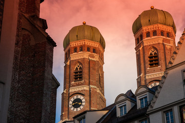 Frauenkirche München im Abendrot © Michael Eichhammer