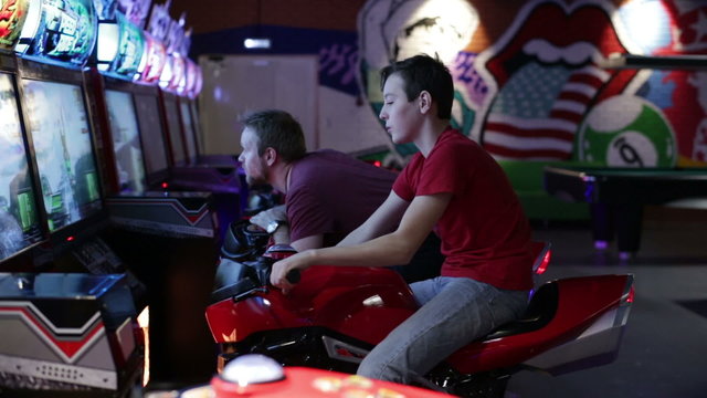 Brothers ride on motorbike simulation game
