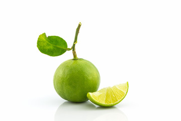 Limes whole and slices.