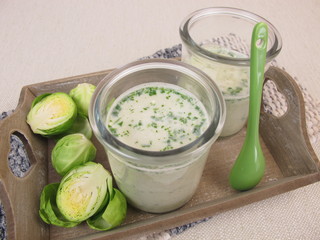 Rosenkohlsuppe im Glas