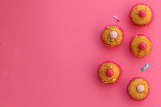 Cupcakes on pink background - happy birthday card 